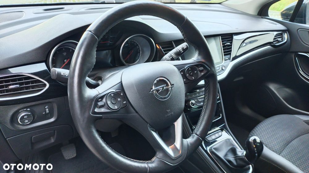 Opel Astra 1.4 Turbo Innovation - 17