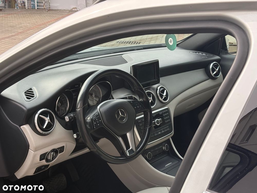 Mercedes-Benz GLA 200 (CDI) d 4Matic 7G-DCT AMG Line - 13