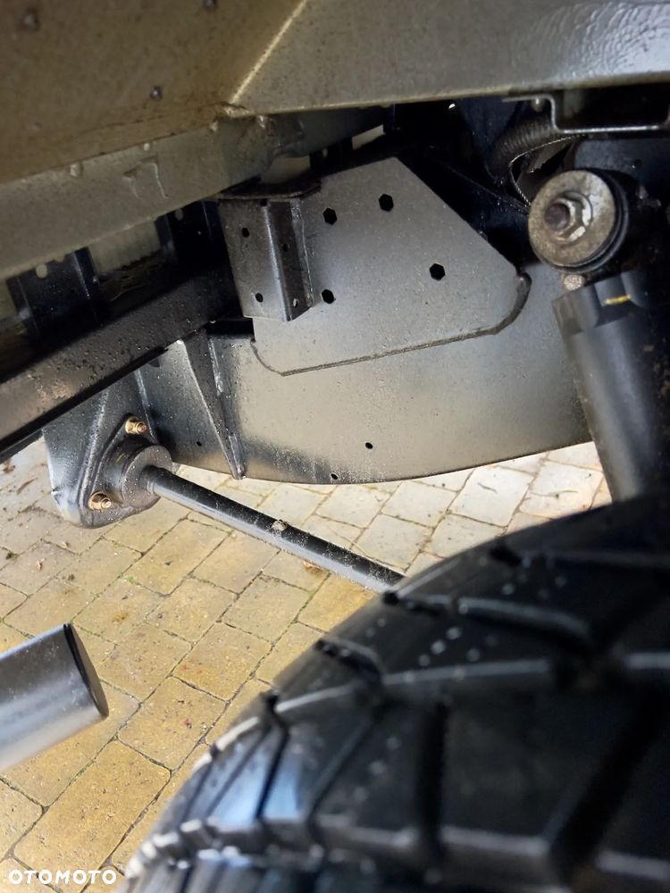 Land Rover Defender 2.2 TD4 SE - 21