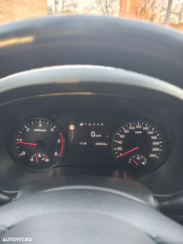 Kia Sportage 1.7 DSL MT 4x2 PREMIUM - 10