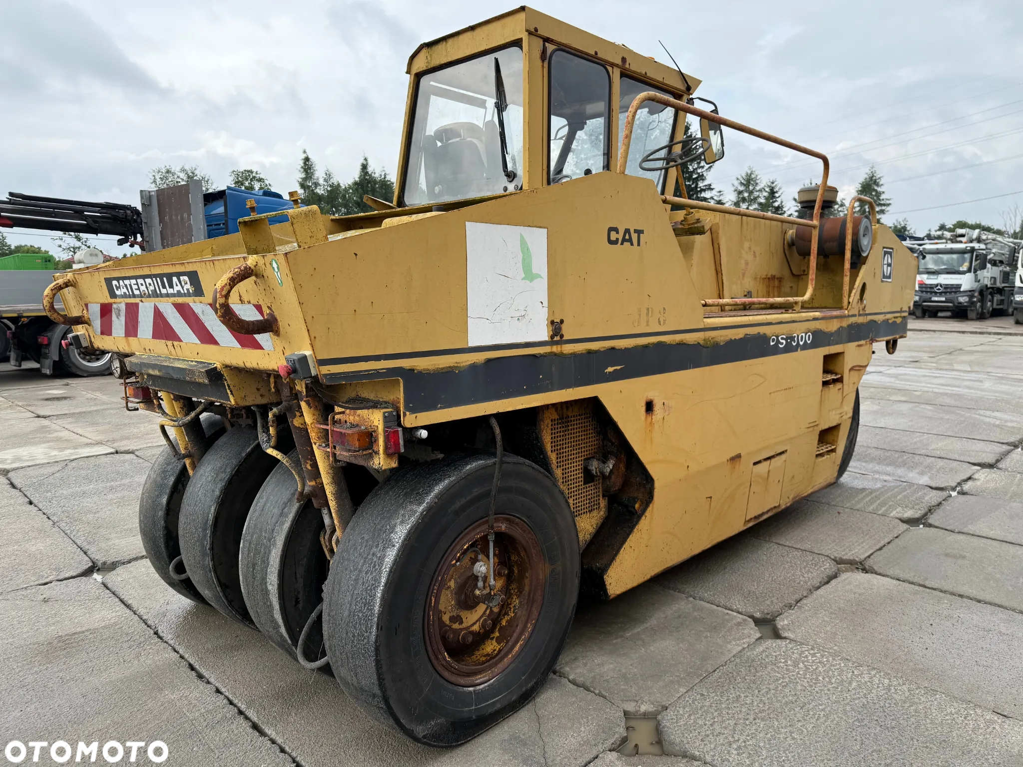 Caterpillar PS300 Walec Koła Gumowe - 10