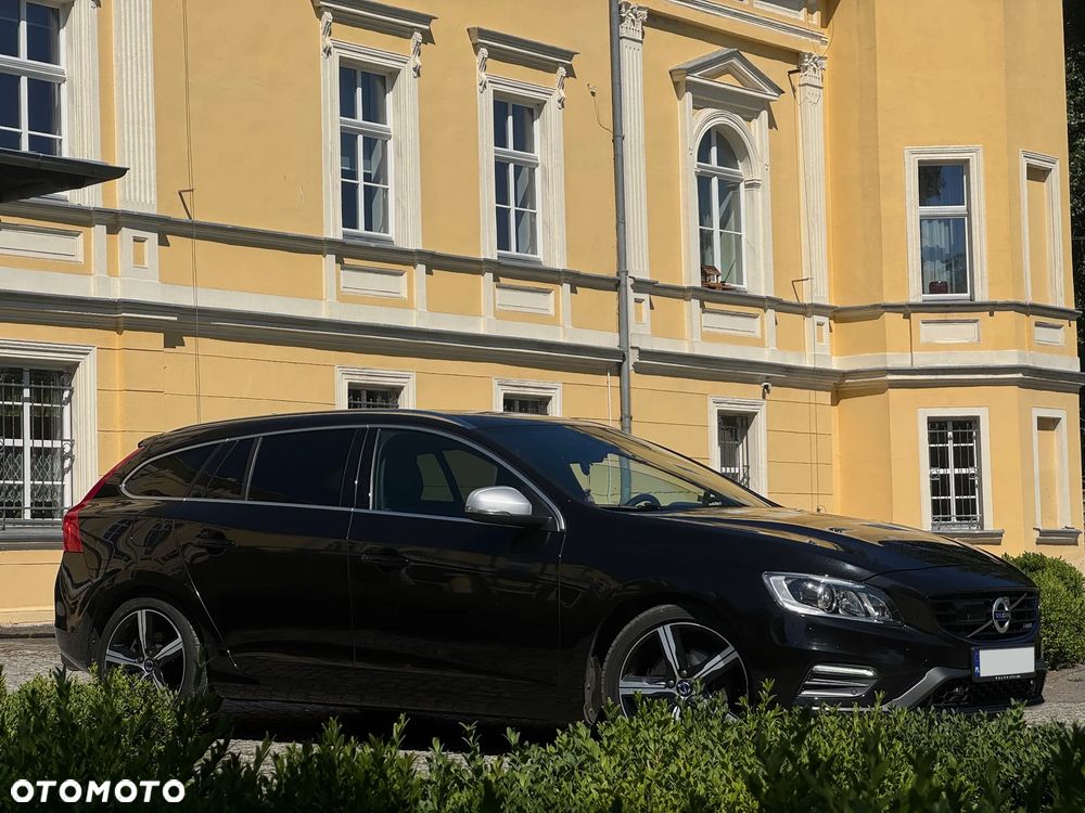 Volvo V60 T4 R-Design - 2