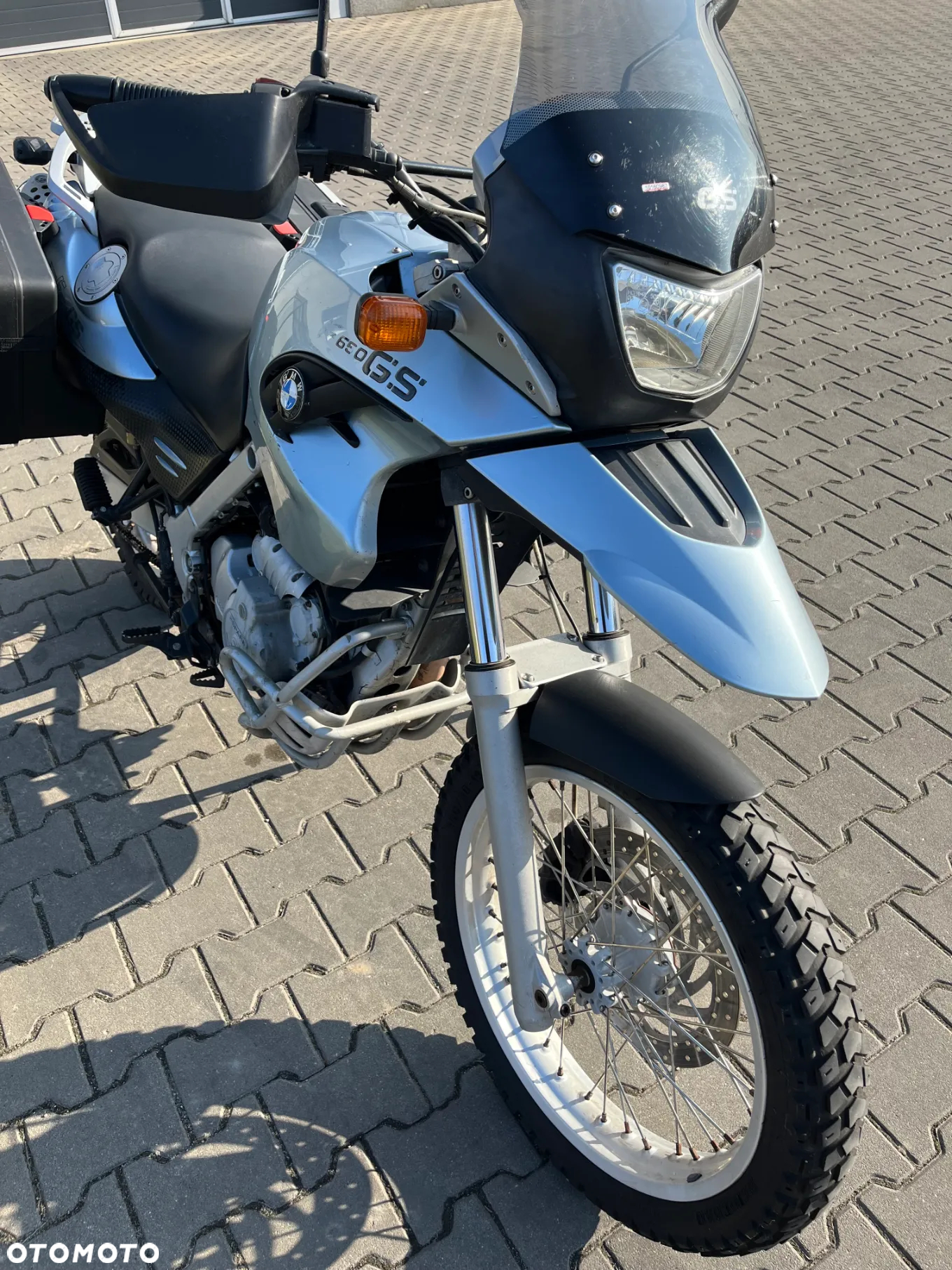 BMW F - 16