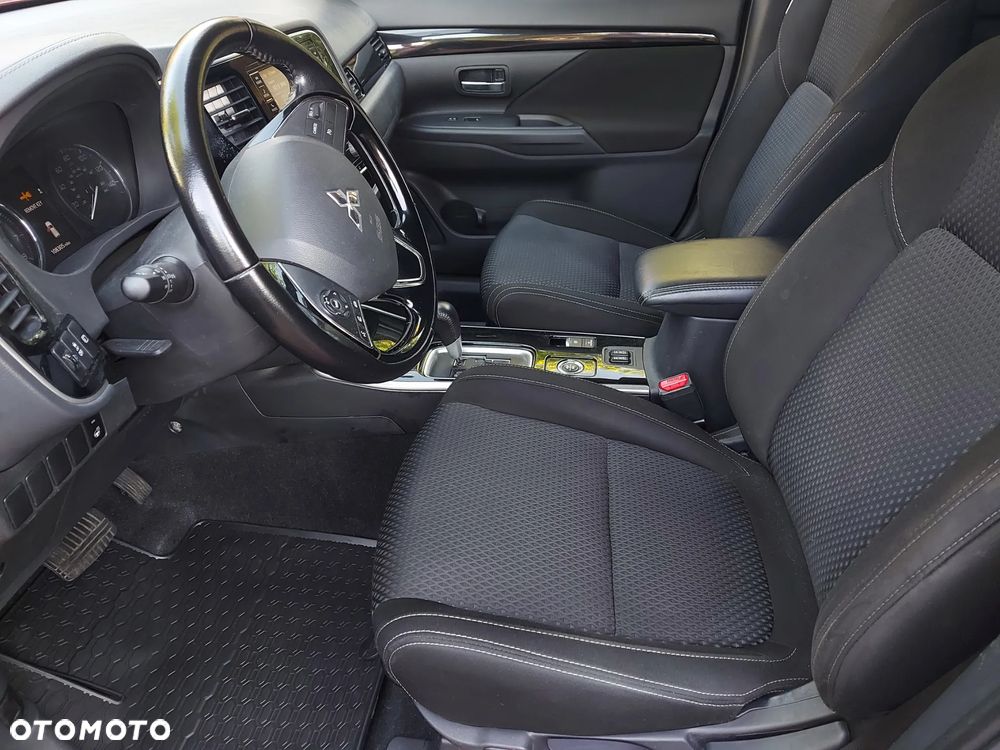 Mitsubishi Outlander 2.4 4WD CVT Instyle - 8