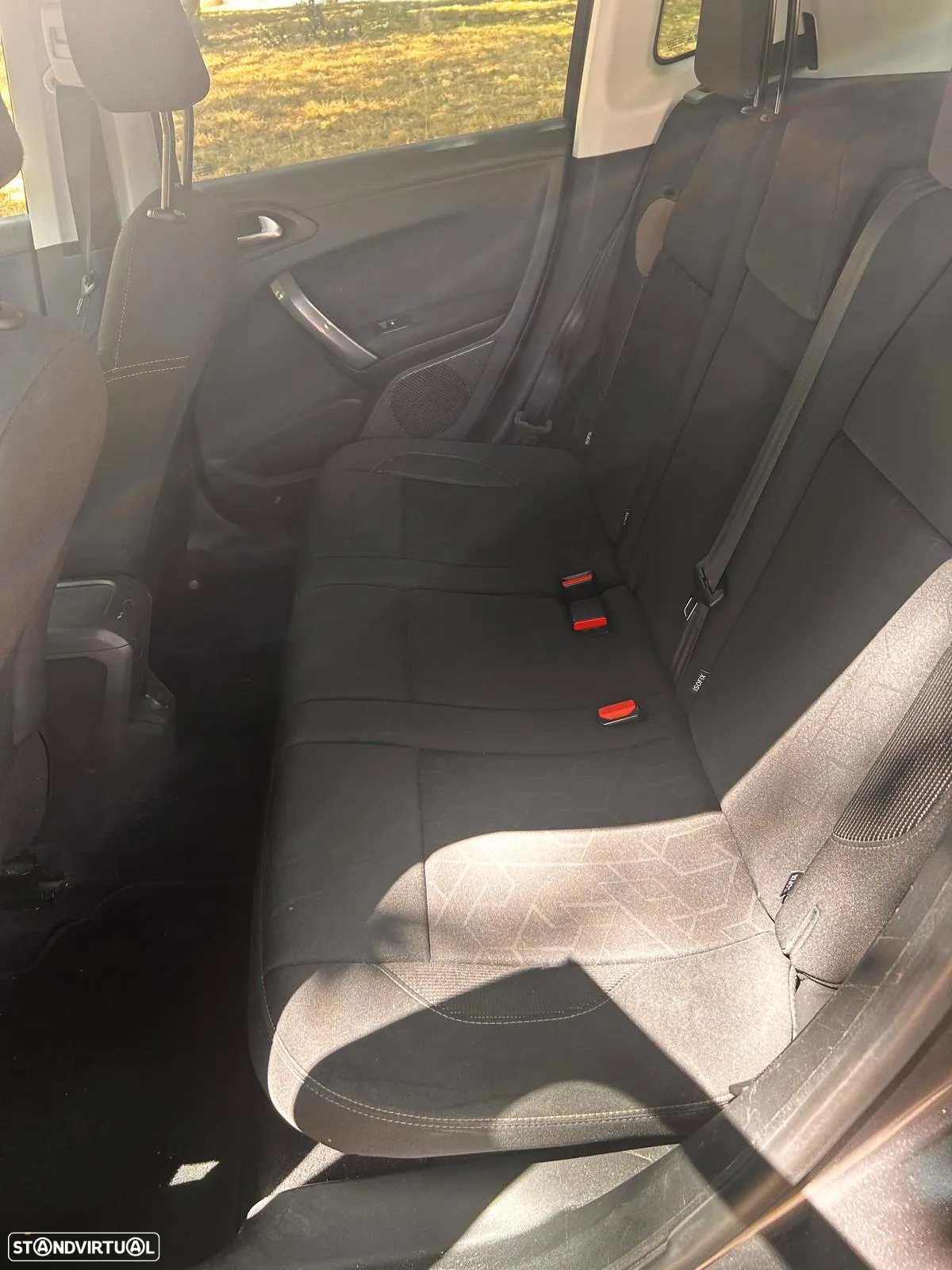 Peugeot 2008 1.6 BlueHDi Style - 8