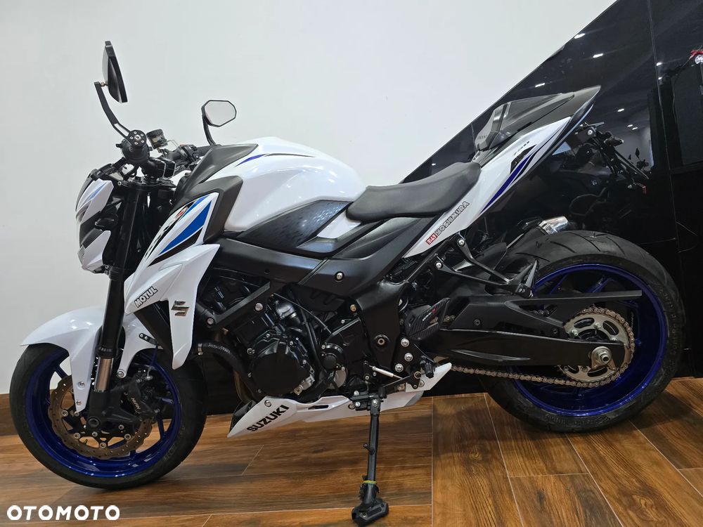Suzuki GSX - 27