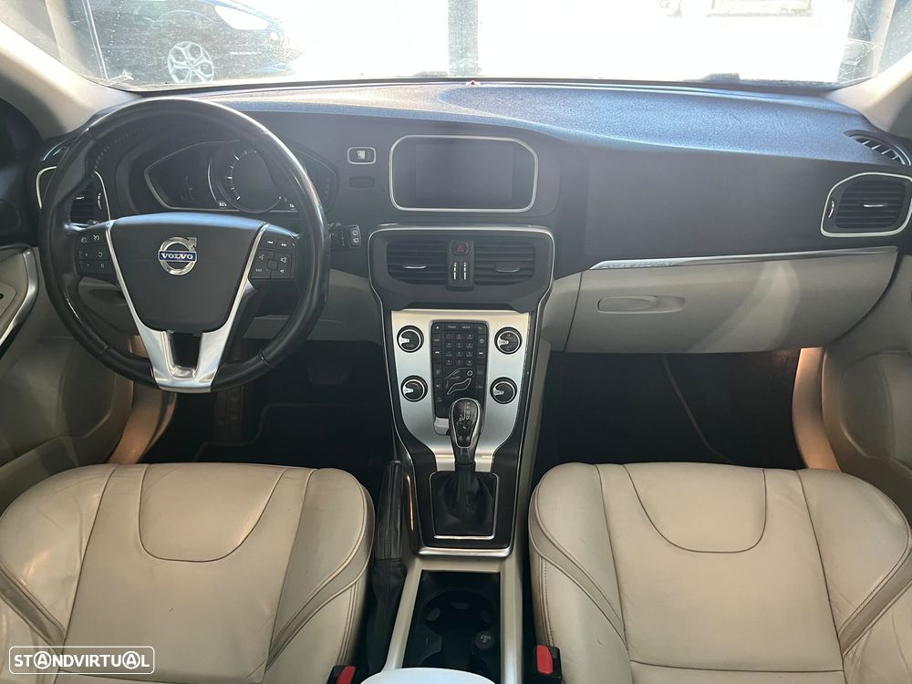 Volvo V40 Cross Country 1.6 D2 Volvo Ocean Race Powershift - 9