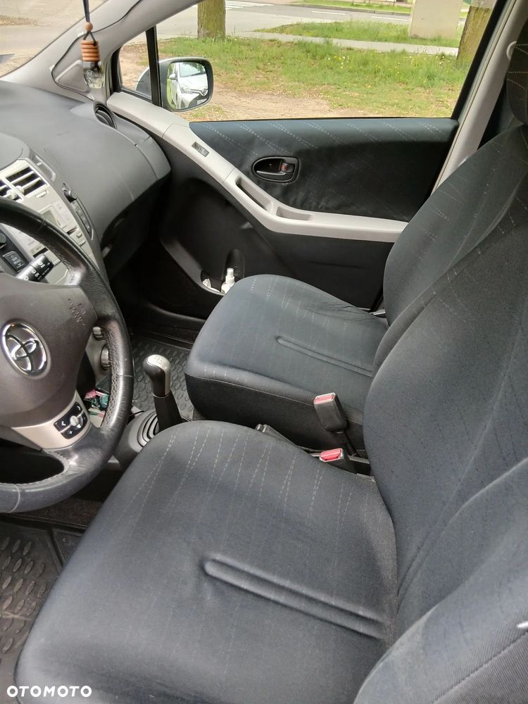 Toyota Yaris - 7