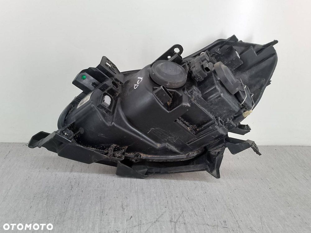 LAMPA PRZÓD PRAWA RENAULT CLIO III 8200261612   89900162 - 5