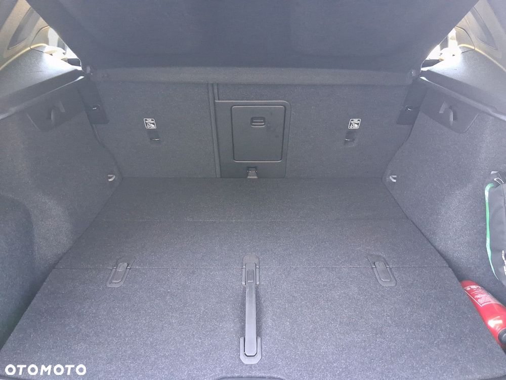 Volvo XC 40 - 18