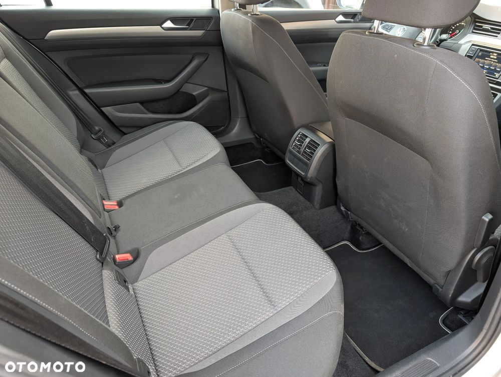 Volkswagen Passat - 23