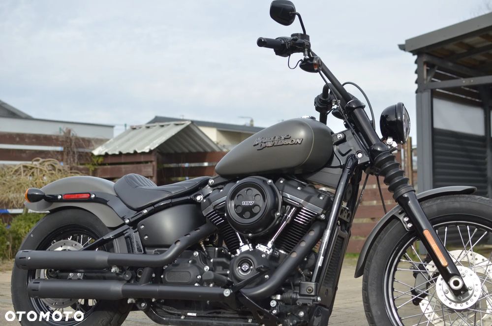 Harley-Davidson Softail Street Bob - 23
