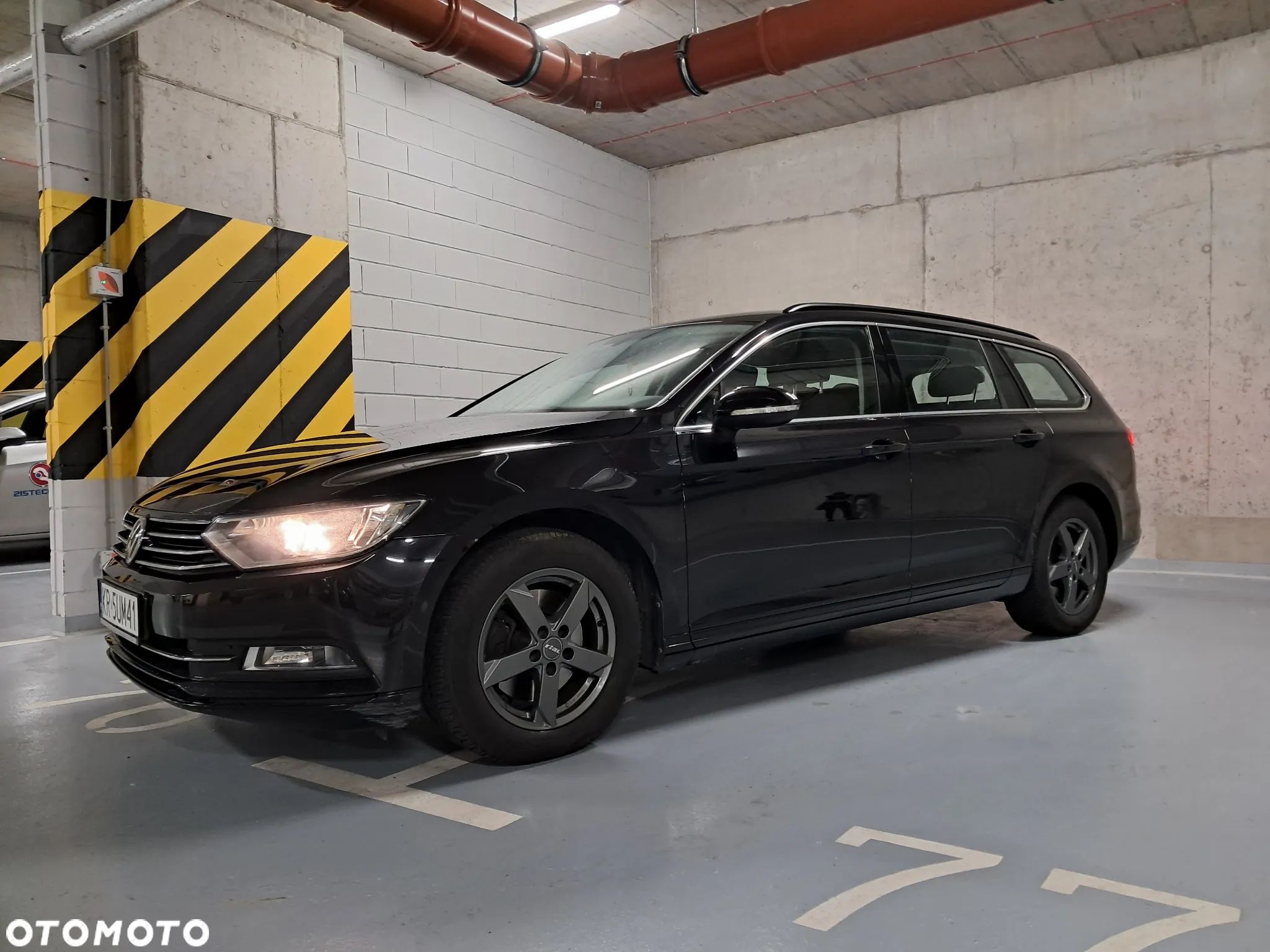 Volkswagen Passat - 1
