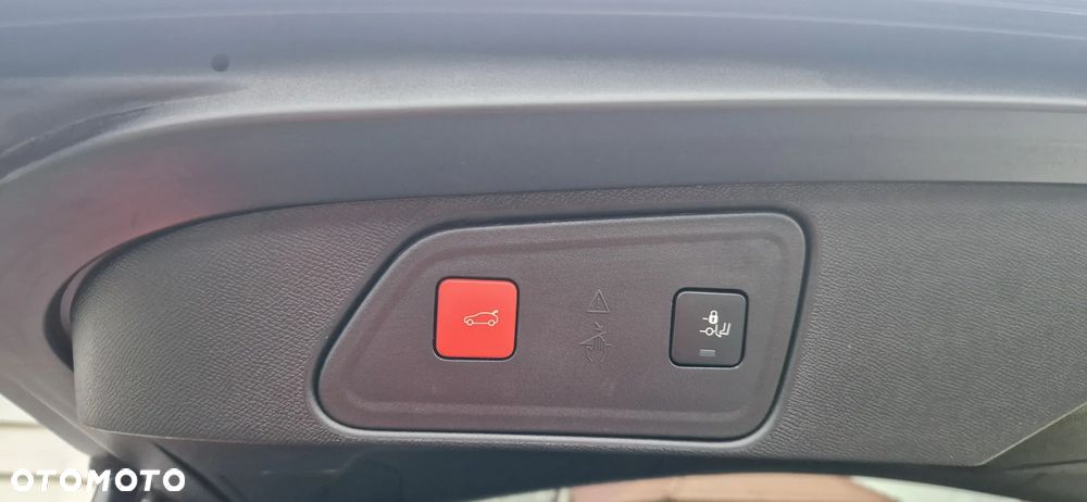 Peugeot 3008 1.5 BlueHDi Active Pack S&S EAT8 - 32