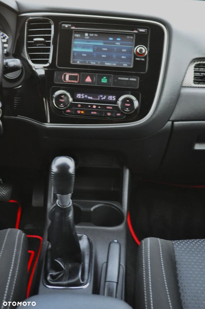 Mitsubishi Outlander 2.0 2WD Diamant Edition - 17