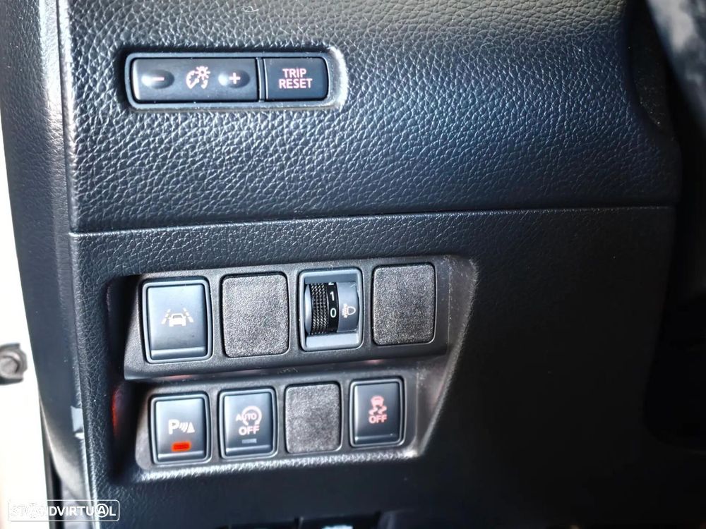 Nissan Qashqai 1.5 dCi N-Connecta - 17