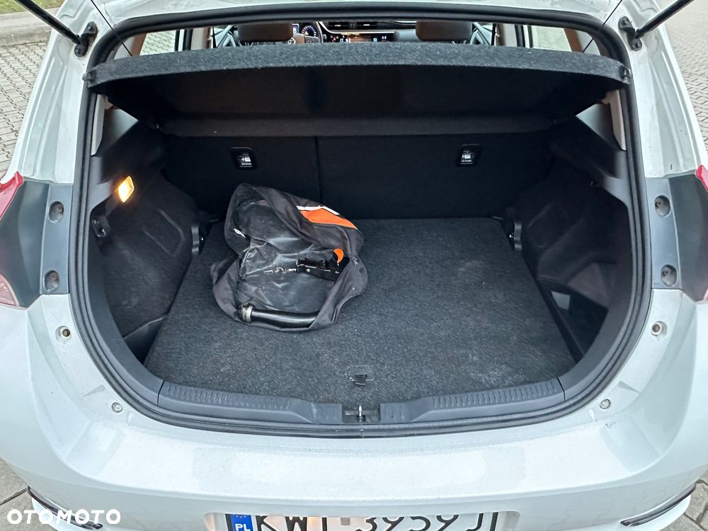 Toyota Auris 1.8 HSD Prestige - 35