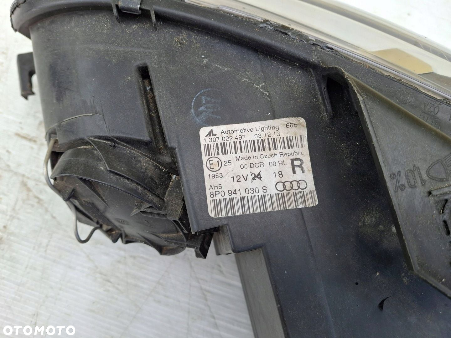 Audi A3 S3 8P LIFT LAMPA PRAWA PRZÓD BIXENON 8P0941030S - 8