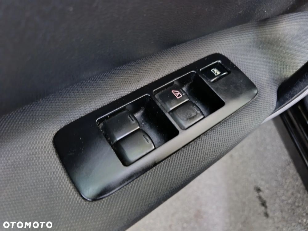 Nissan Qashqai 2.0 dCi DPF acenta - 19