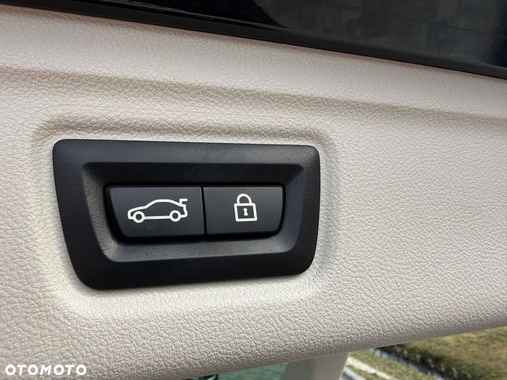 BMW Seria 3 320d xDrive Edition Luxury Line Purity - 26