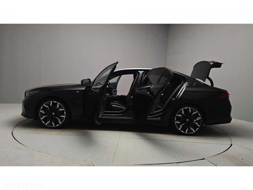 BMW Seria 5 520d xDrive mHEV M Sport - 10