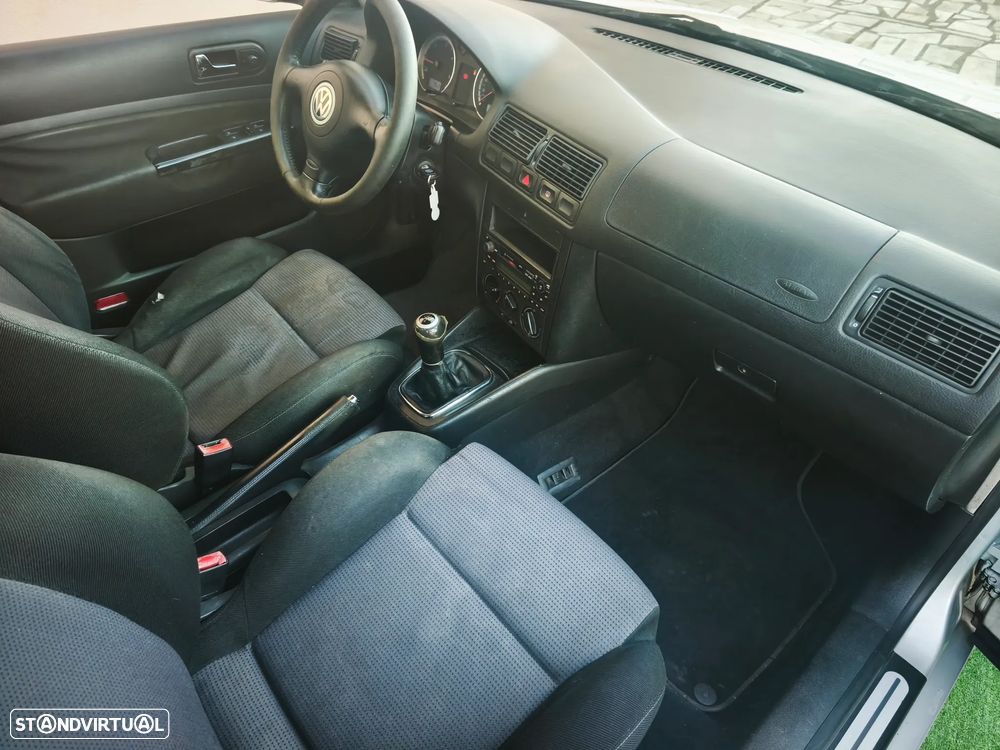 VW Golf 1.9 TDi 25 Anos - 19