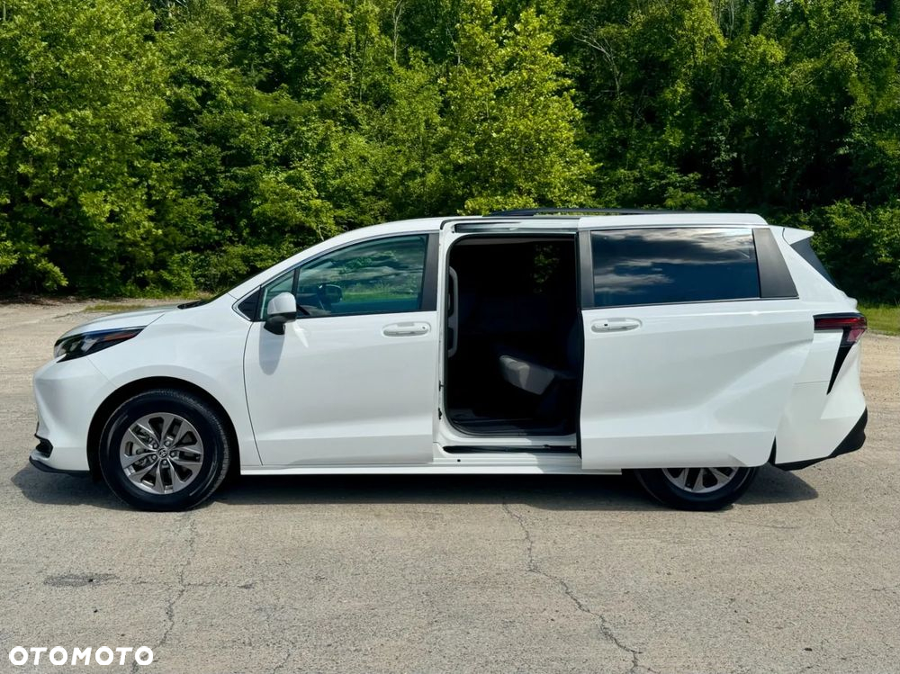 Toyota Sienna - 10