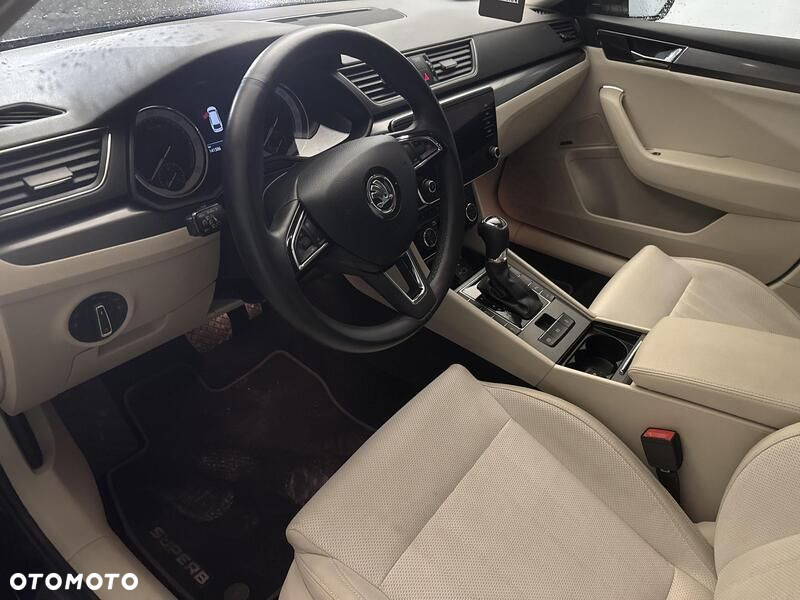 Skoda Superb 2.0 TDI SCR Style DSG - 10