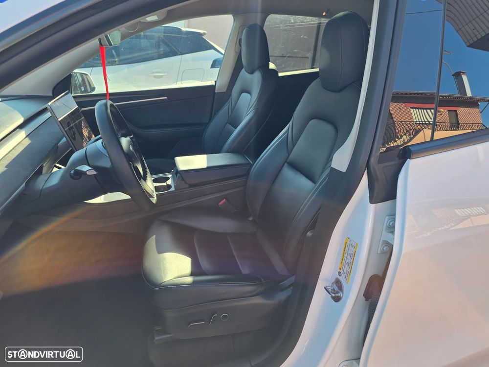 Tesla Model Y Long Range Dual Motor AWD - 13