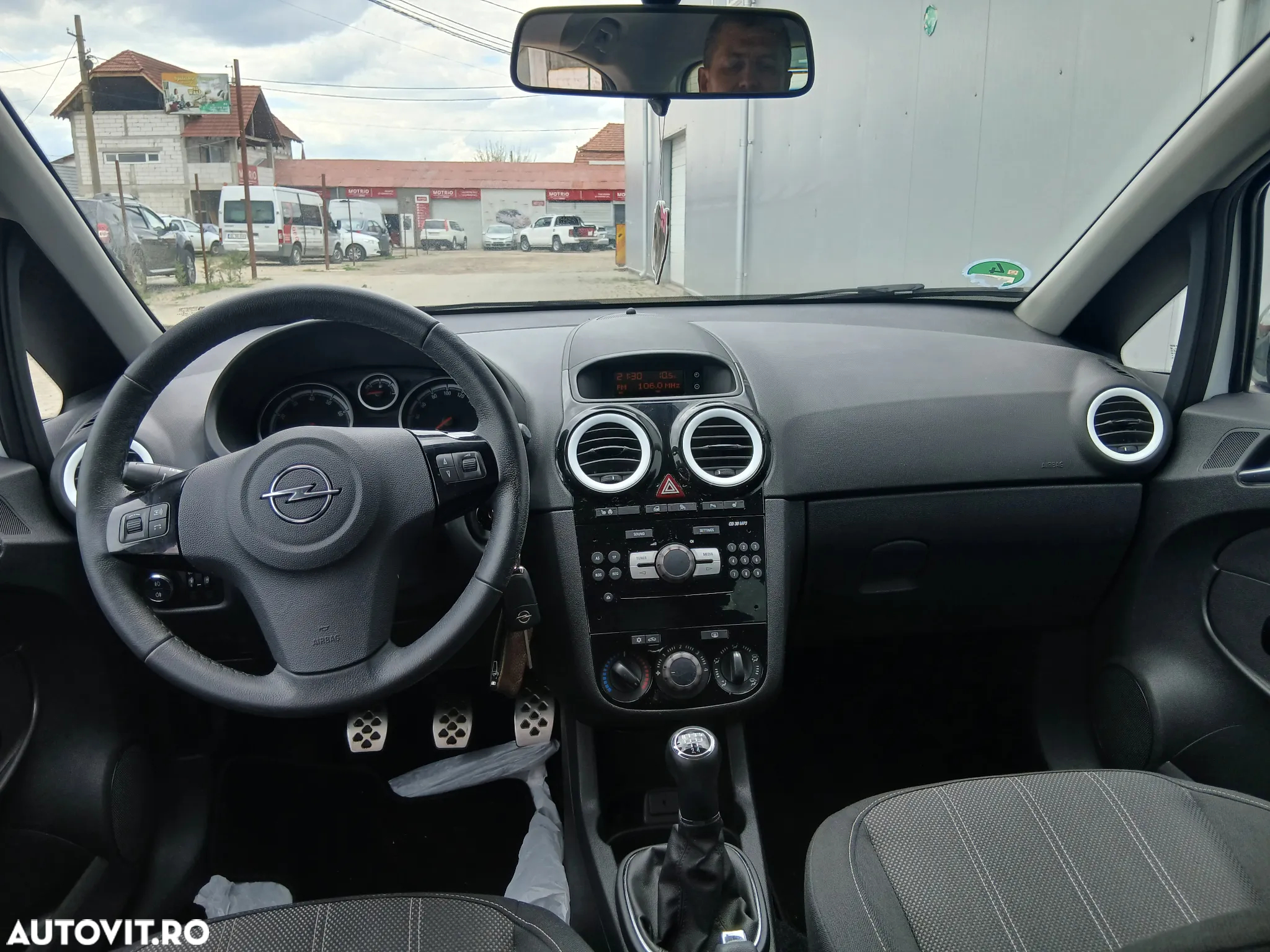 Opel Corsa 1.4 16V Color Edition - 4