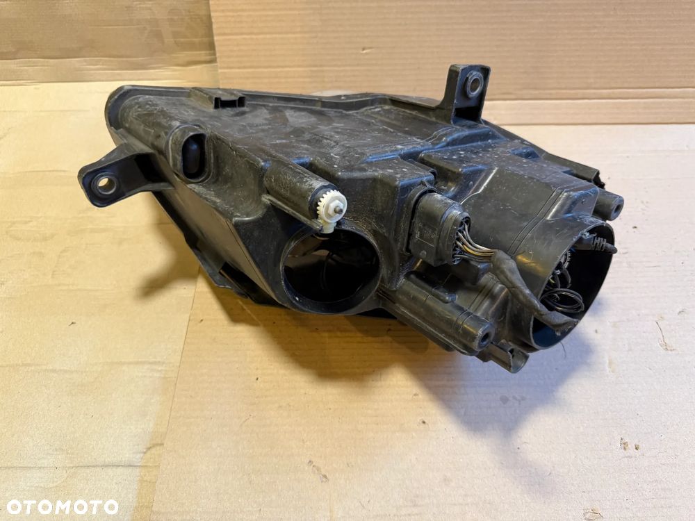 Lampa prawa lewa Volkswagen Passat B6 soczewka OE - 7