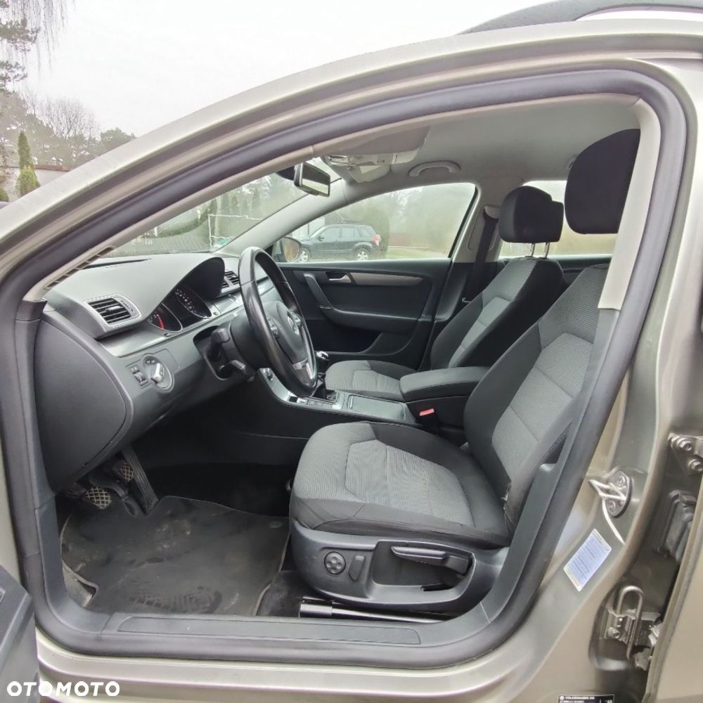 Volkswagen Passat - 20