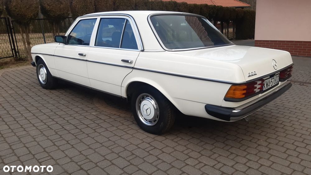 Mercedes-Benz W123 - 28
