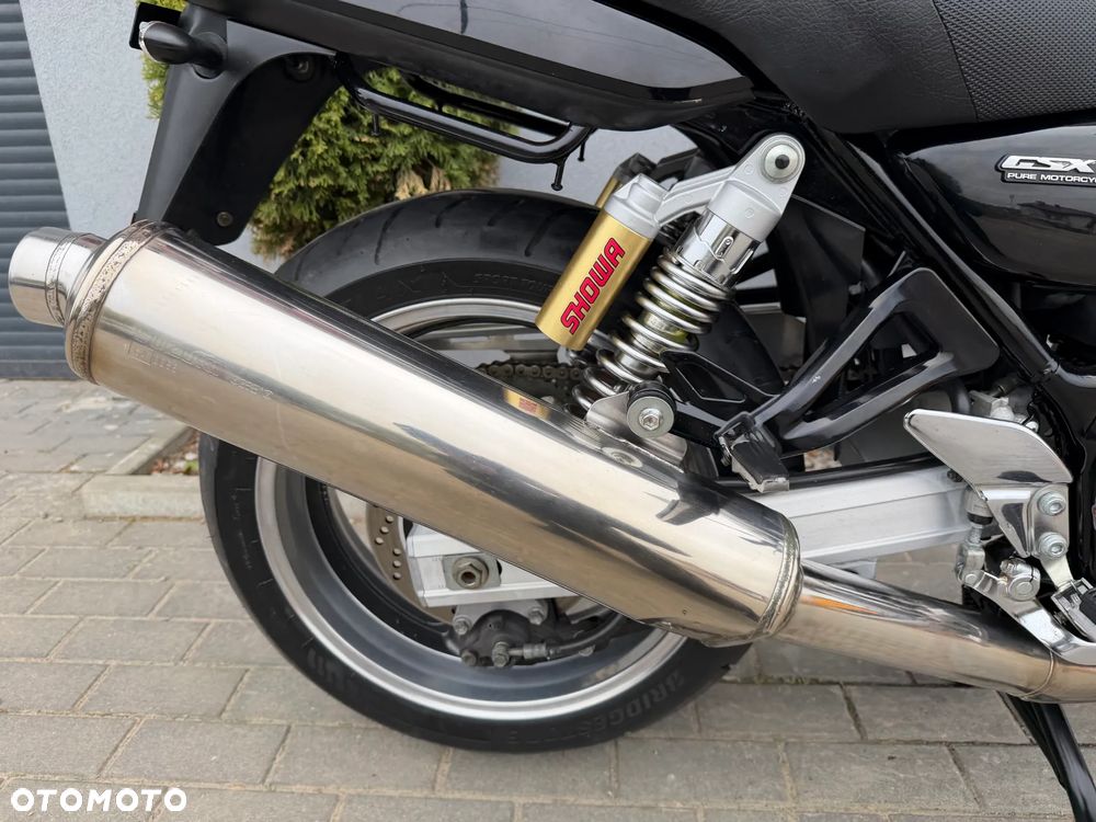 Suzuki GSX - 19