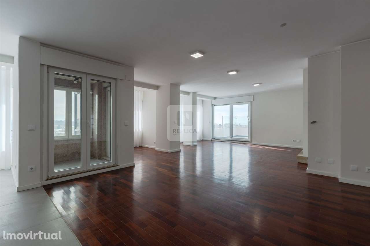 Apartamento T4 com Varanda de 31m2 e vista mar em Matosinhos - Grande imagem: 2/43