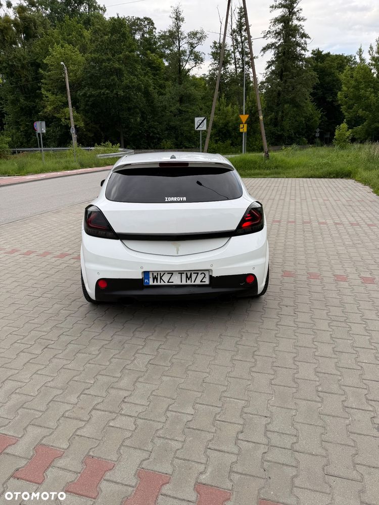 Opel Astra 2.0 Turbo Cosmo - 9