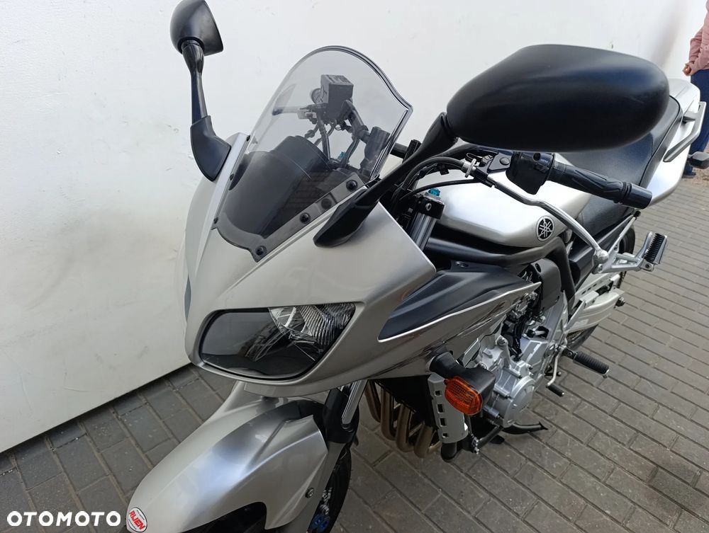 Yamaha FZS - 11