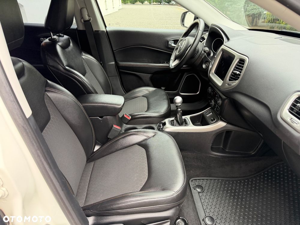 Jeep Compass 1.4 MultiAir Longitude - 26