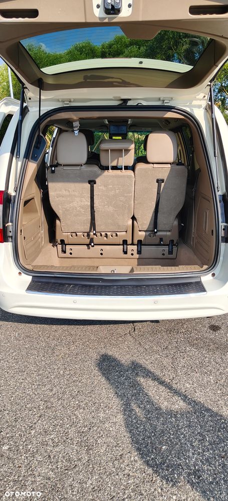 Chrysler Town & Country - 12