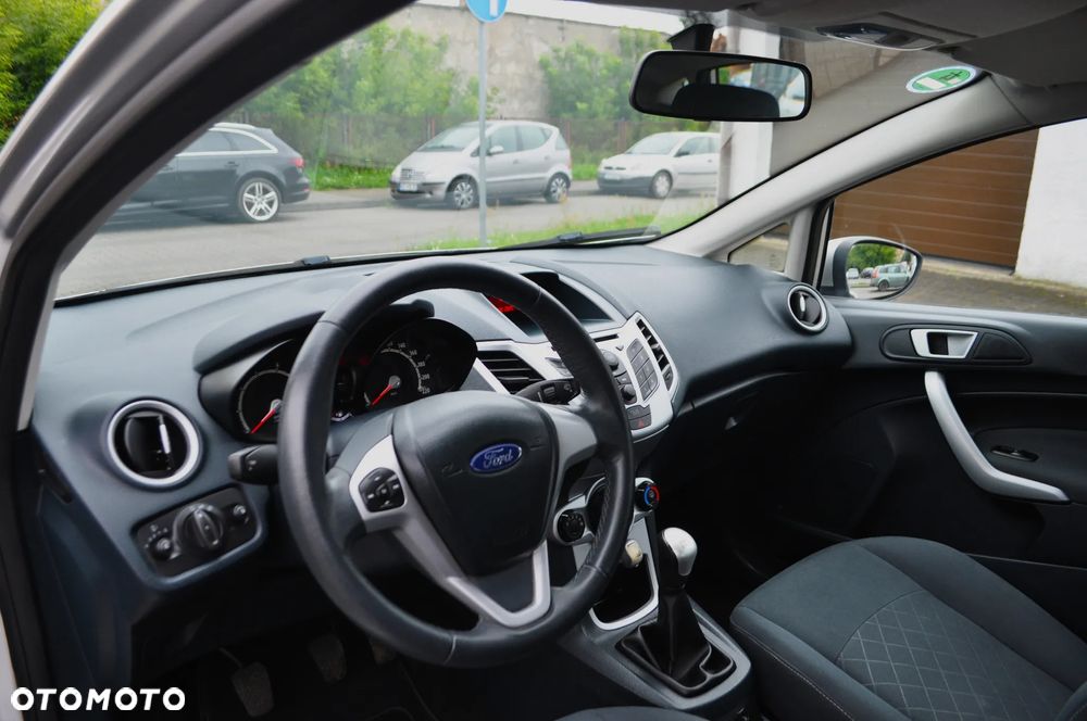 Ford Fiesta 1.25 Ambiente EU5 - 10