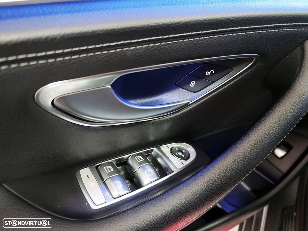 Mercedes-Benz E 300 de AMG Line - 38