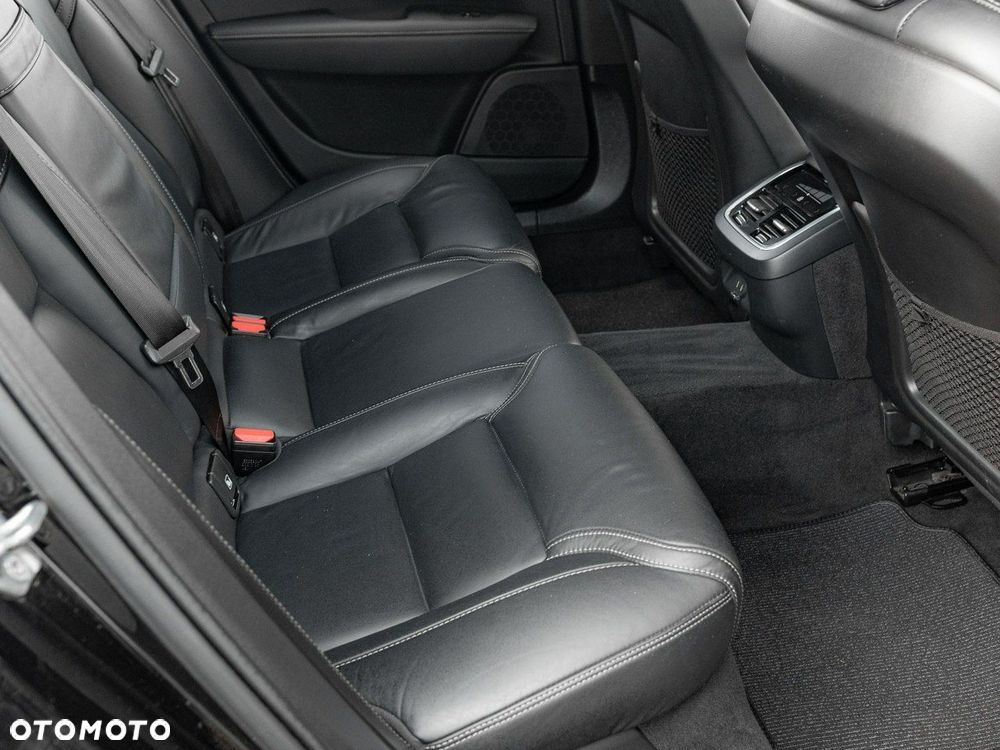 Volvo V90 Cross Country - 33