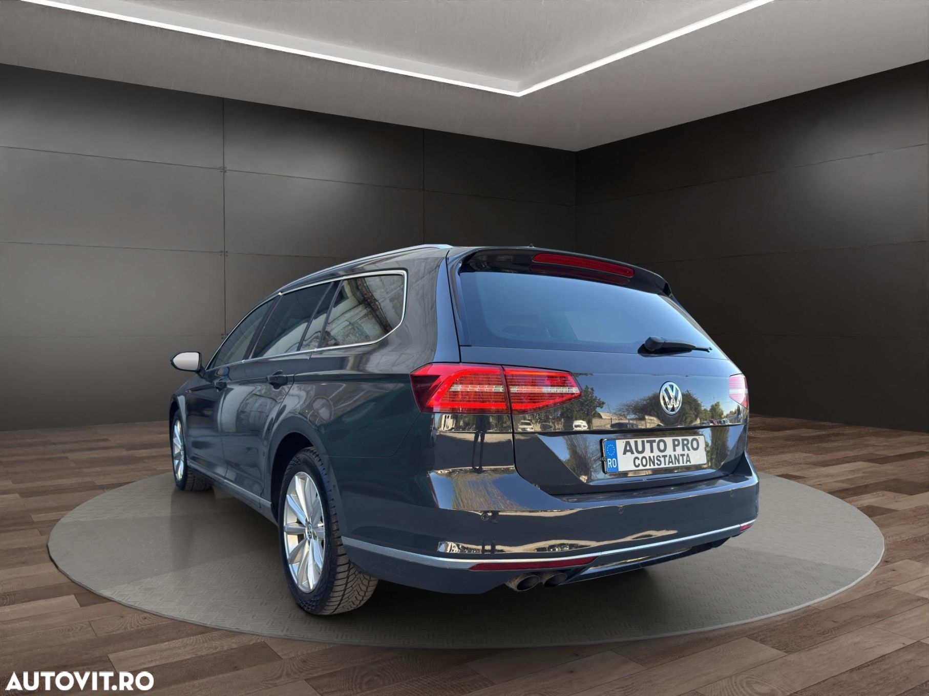 Volkswagen Passat - 4