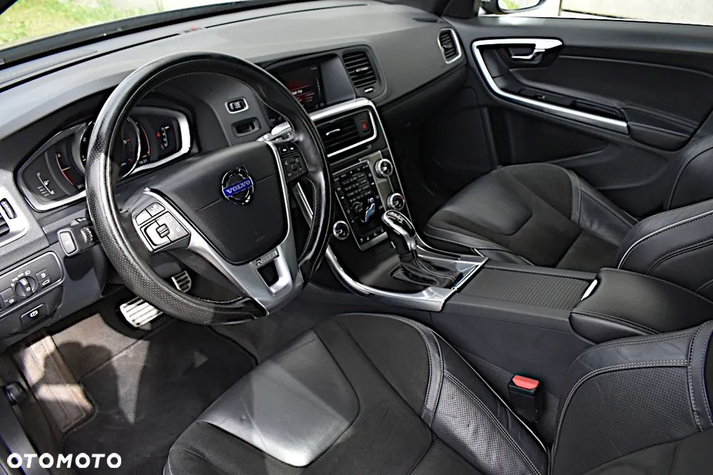 Volvo V60 D4 Geartronic R-Design - 36