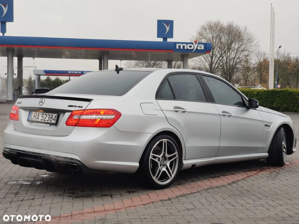 Mercedes-Benz Klasa E 63 AMG T AMG Speedshift 7G-MCT - 29