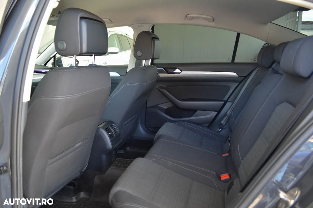 Volkswagen Passat 1.5 TSI ACT DSG Comfortline - 25