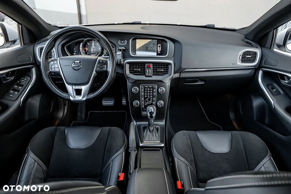 Volvo V40 D3 Geartronic RDesign - 23