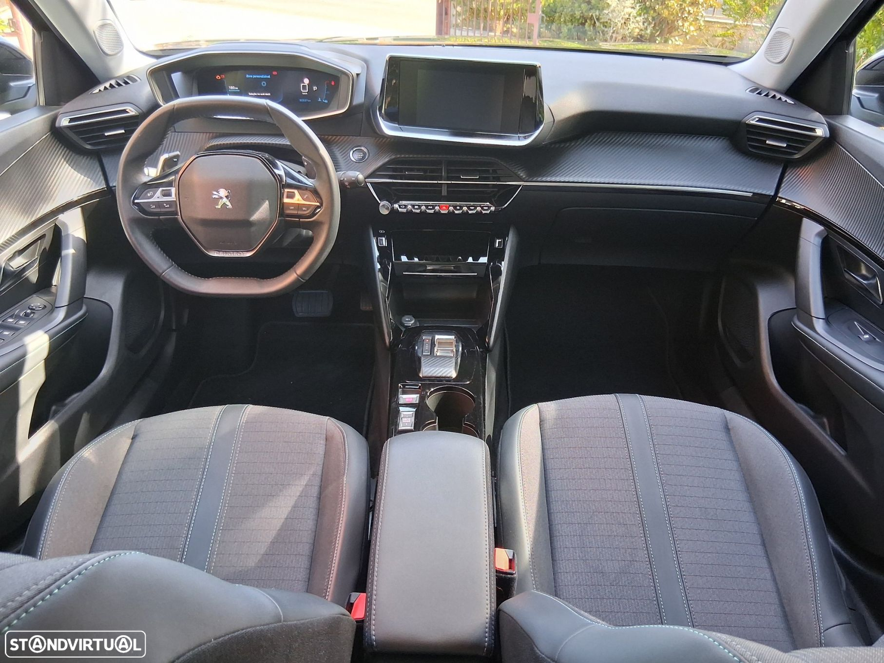 Peugeot 2008 1.2 PureTech Allure EAT8 - 29