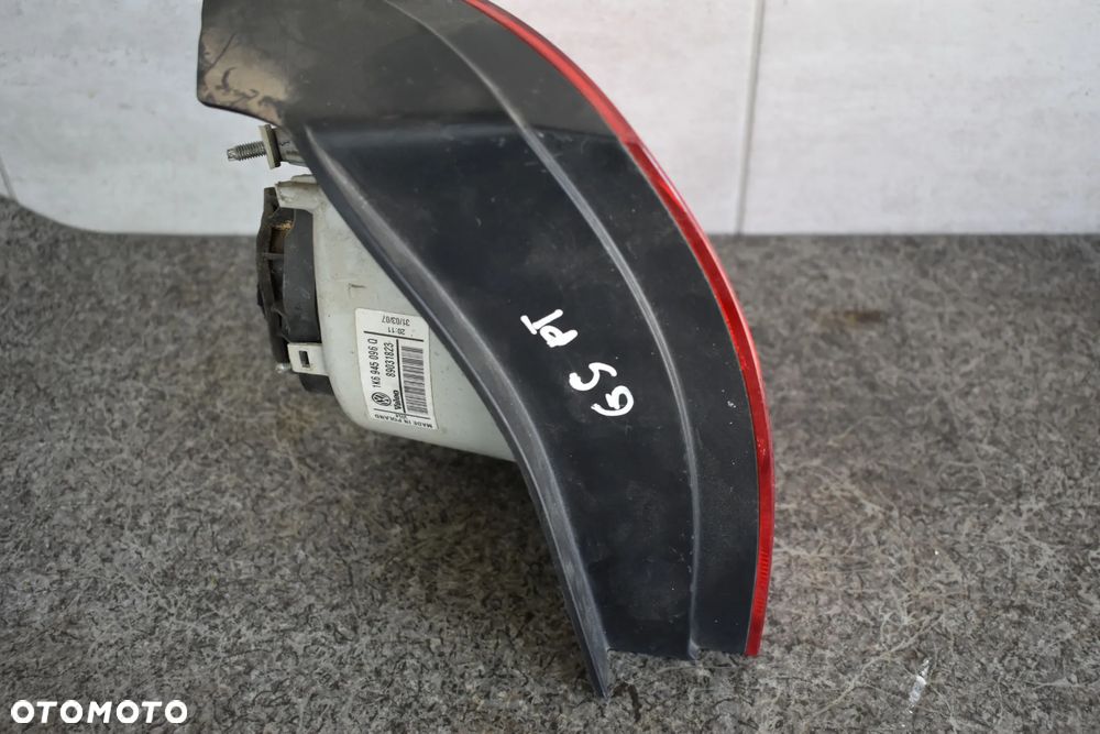 LAMPA TYŁ PRAWY PRAWA VOLKSWAGEN GOLF 5 HB 1K6945096Q - 2