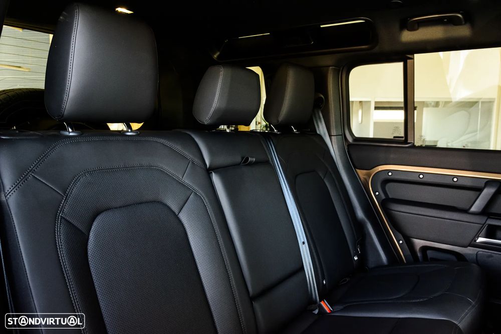 Land Rover Defender 2.0 P300e 110 AWD X-Dynamic SE - 34